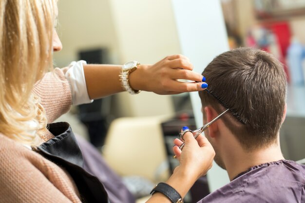 Free photo man at the hairdresser salon