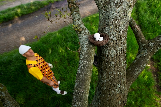 Free photo man having a game of golf outdoors on the field