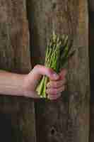 Free photo man holding asparagus