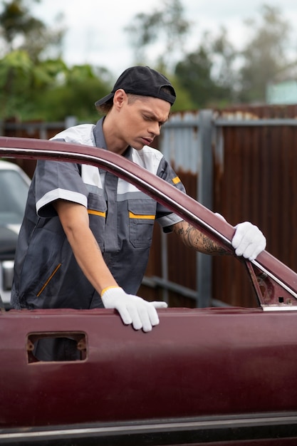 Free photo man holding car door medium shot