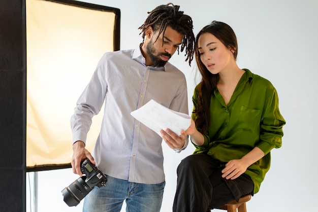 Free photo man holding professional camera