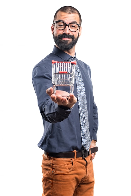 Free photo man holding a supermarket cart