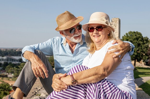 Man hugging woman with one hand