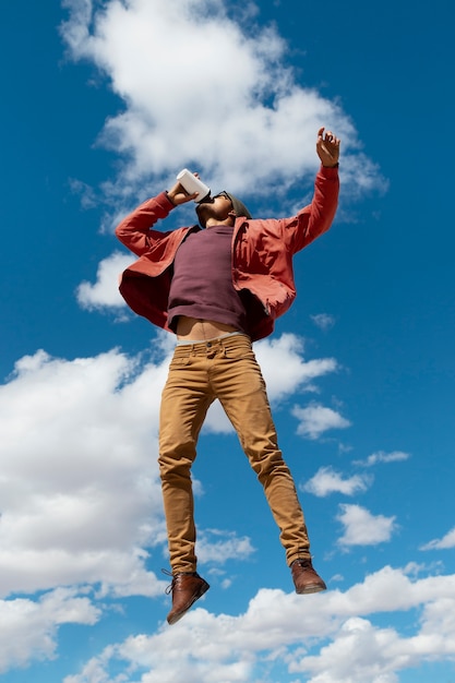 Free photo man jumping while doing parkour