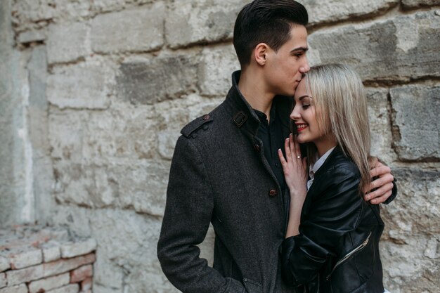 Man kissing his girlfriend in the street