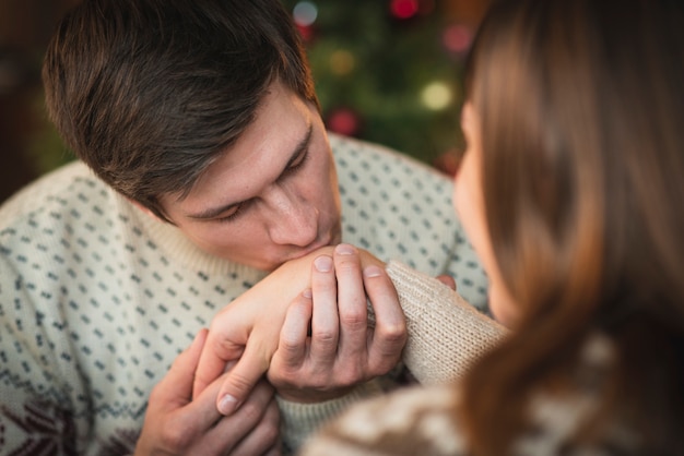 Man kissing woman's hand