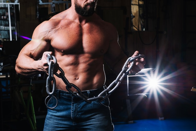 Man lifting chain