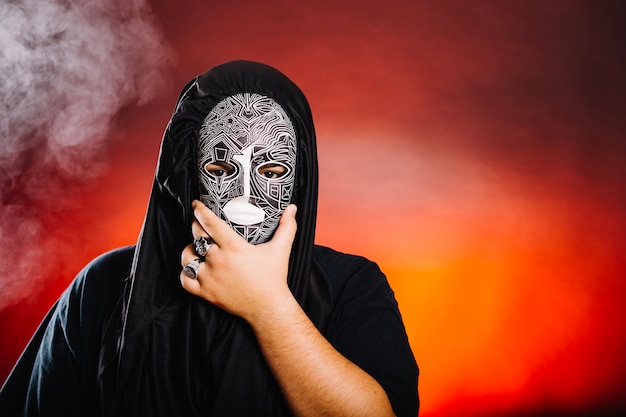 Free photo man in mask for halloween