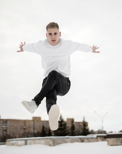 Free photo man in mid-air posing while dancing to hip hop