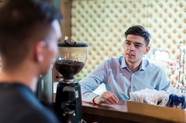 Free photo man ordering coffee in cafe