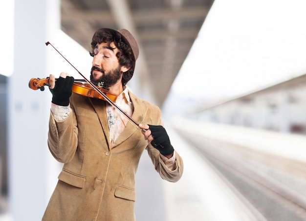 Free photo man playing fiddle