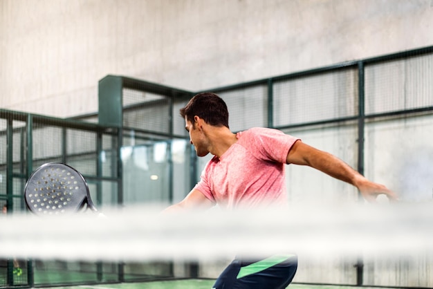 Free photo man playing padel