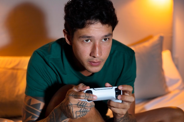 Free photo man playing a video game with his console