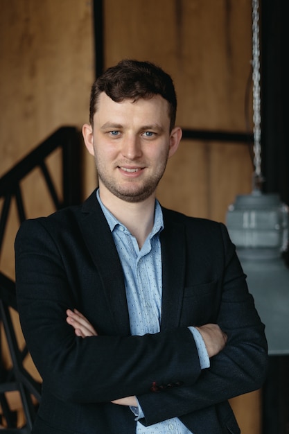 Man portrait posing in a loft modern space