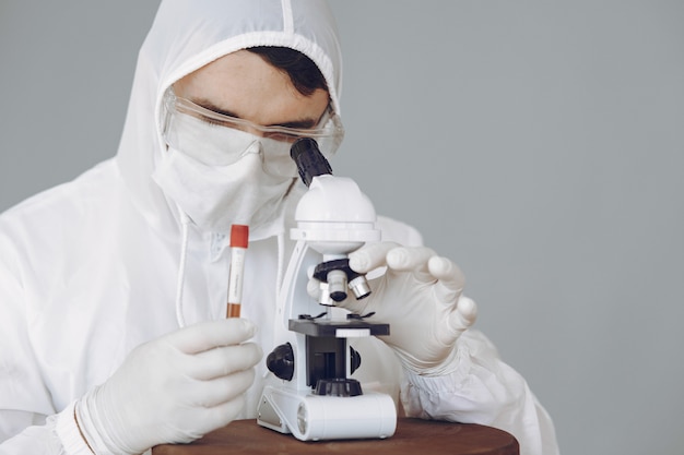 Free photo man in protective suit and glasses working at laboratory