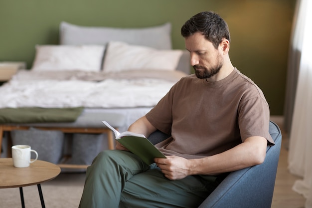 Man libro di lettura