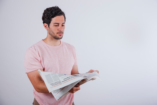 Free photo man reading newspaper