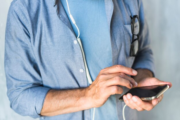 Man's hand using cellphone