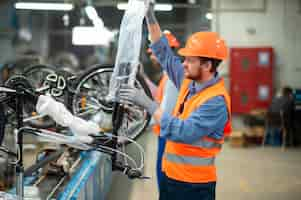 Free photo man in safety equipment at his workplace