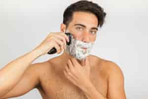 Free photo man shaving