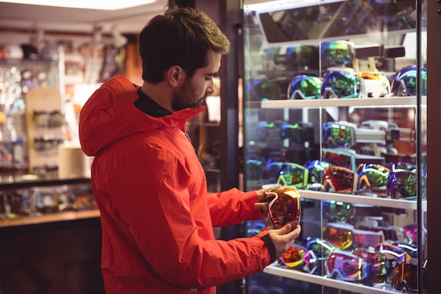 Free photo man shopping in a goggles shop