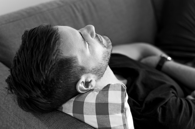 Free photo man sleeping on the sofa