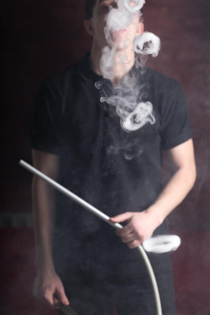 Free photo man smoking hookah