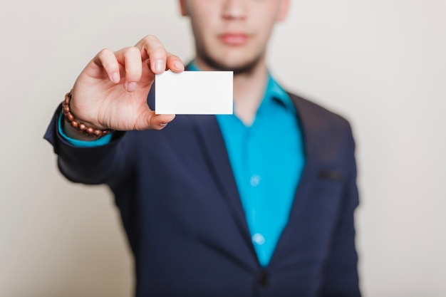 Free photo man in suit holding visiting card