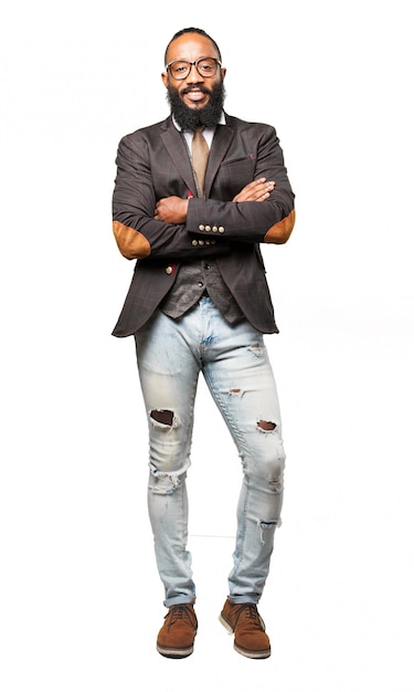 Free photo man in suit and jeans with arms crossed