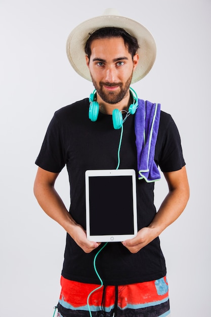 Free photo man in summer wear holding tablet