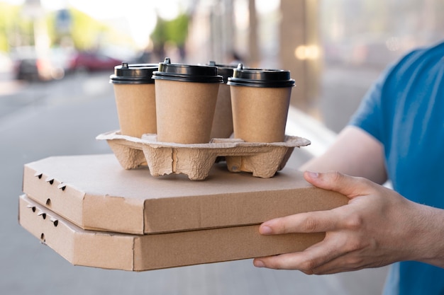 Free photo man in t-shirt delivering takeaway food