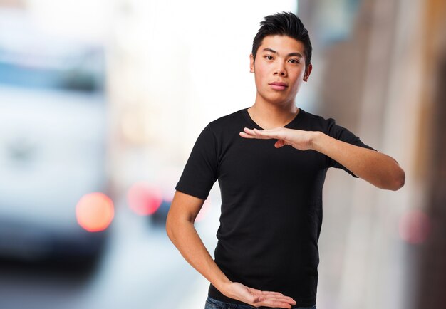 Man taking a measure with his hands