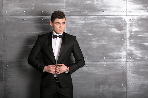 Free photo man in tuxedo in studio