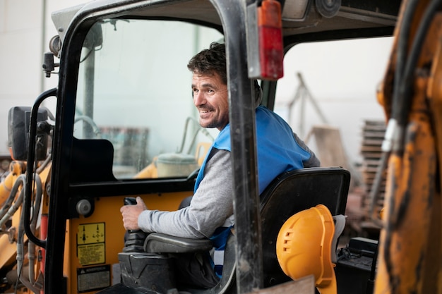 Free photo man using an excavator for digging on day light