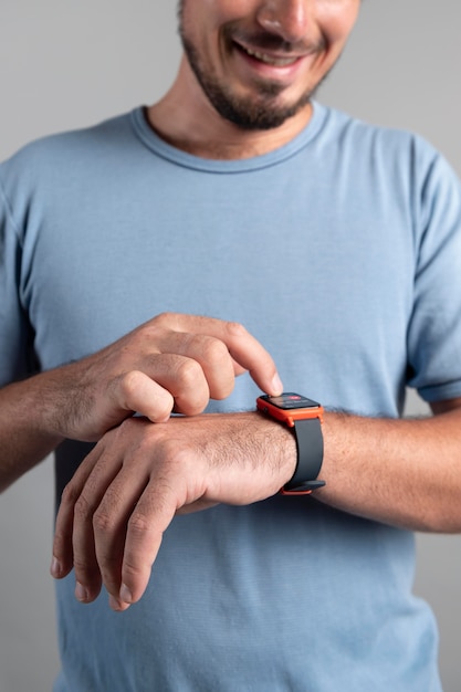 Free photo man using a smartwatch with a digital assistant