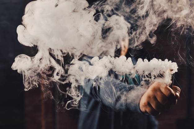 Free photo man vaping an electronic cigarette