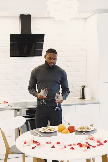 Man waiting for girlfriend on Valentine's Day