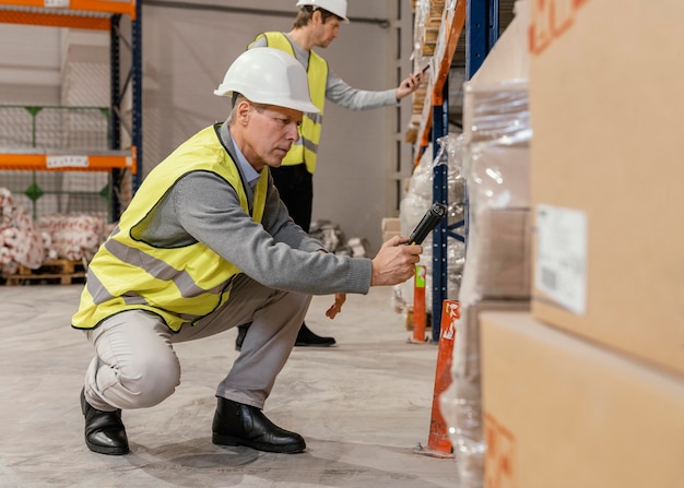 Free photo man in warehouse doing packaging