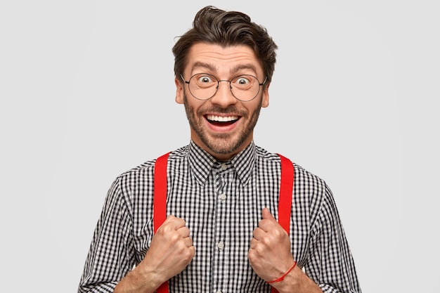 Free photo man wearing checkered shirt and red suspenders