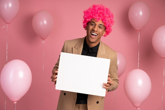 Free photo man wearing a funny wig at a party