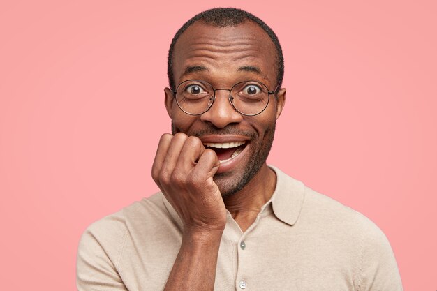 Man wearing round eyeglasses and casual T-shirt