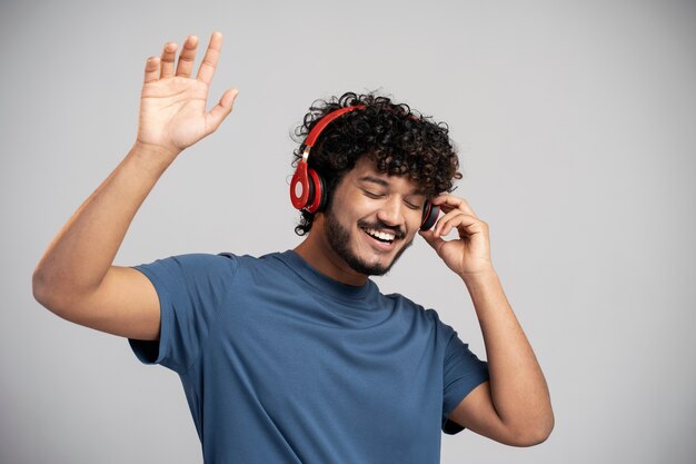 Man wearing t shirt gesturing