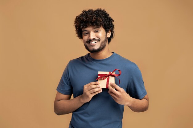 Man wearing t shirt gesturing