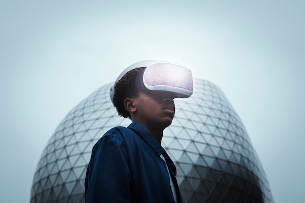 Free photo man wearing vr headset outdoor futuristic technology