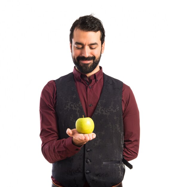 りんごを持っている紳士服を着ている男