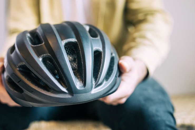 Free Photo man with bike helmet