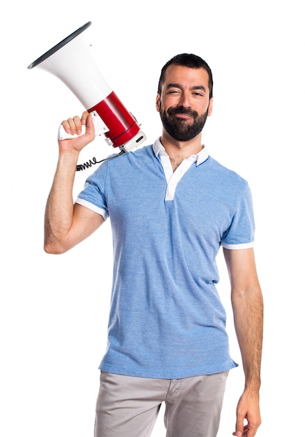 Foto gratuita uomo con camicia blu gridando dal megafono