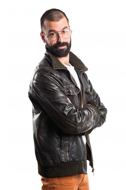 Free photo man with leather jacket with his arms crossed