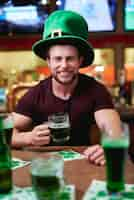 Free photo man with leprechaun's hat and beer celebrating saint patrick's day