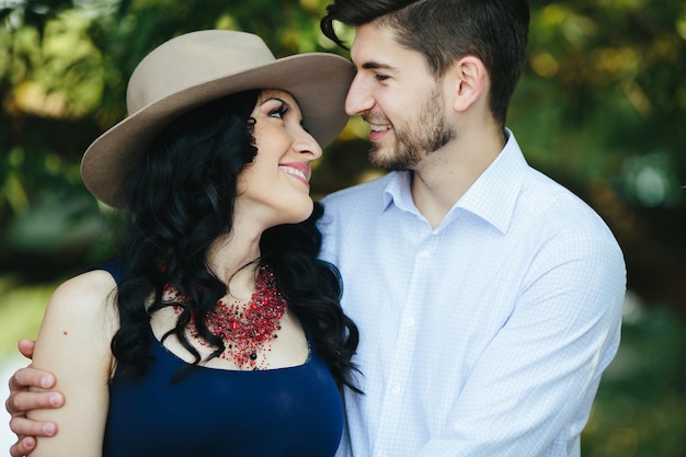 Free photo man and woman at the lake to spend time in each other's arms